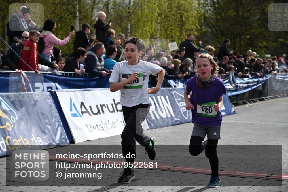 12.04.2026 - 45. Internationalen Wilhelmsburger Insellauf J. Mangold http://msf.ph/oto/9522581 12.04.2026 14:34:03 Ziel 669, 290, 120, 1065, 89, 5 meine-sportfotos.de