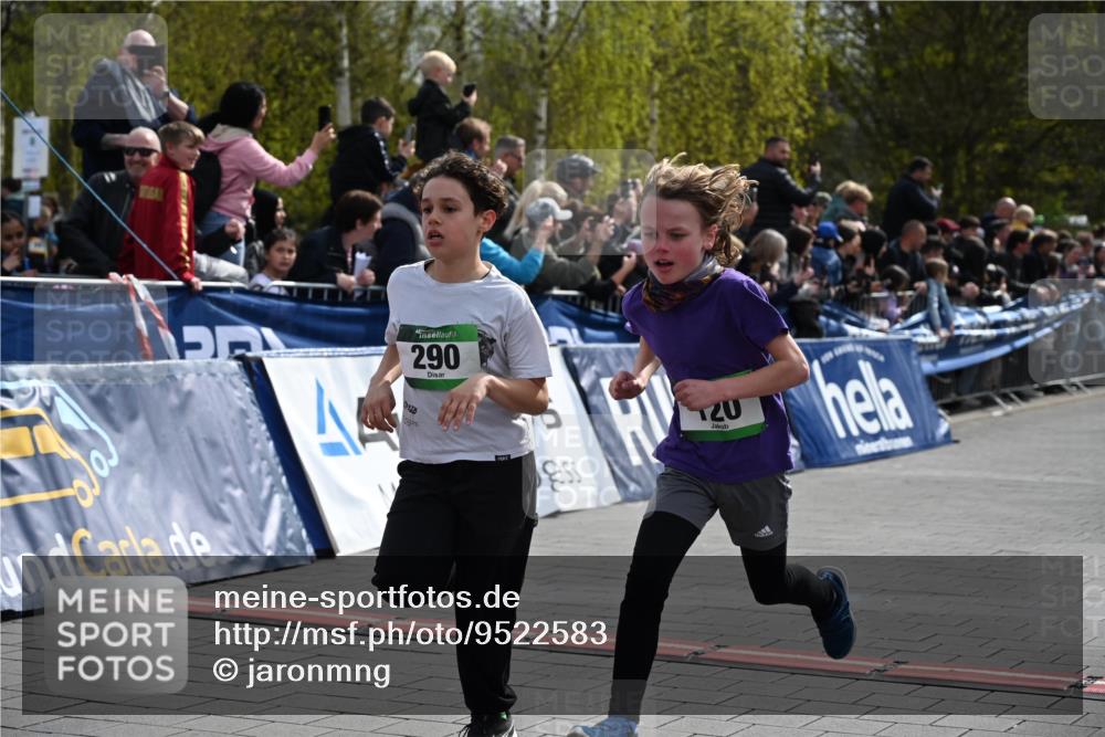 12.04.2026 - 45. Internationalen Wilhelmsburger Insellauf J. Mangold http://msf.ph/oto/9522583 12.04.2026 14:34:03 Ziel 669, 290, 120, 1065, 89, 5 meine-sportfotos.de