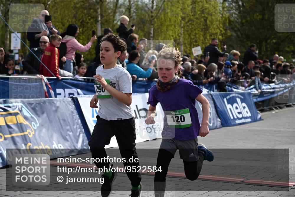 12.04.2026 - 45. Internationalen Wilhelmsburger Insellauf J. Mangold http://msf.ph/oto/9522584 12.04.2026 14:34:03 Ziel 669, 290, 120, 1065, 89, 5 meine-sportfotos.de