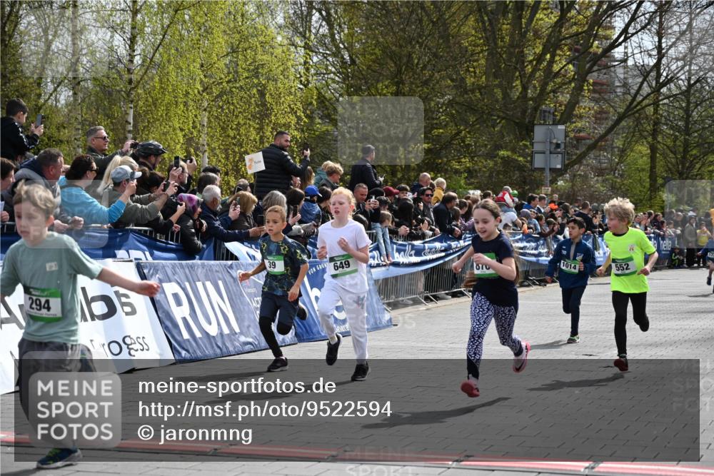 12.04.2026 - 45. Internationalen Wilhelmsburger Insellauf J. Mangold http://msf.ph/oto/9522594 12.04.2026 14:34:17 Ziel 676, 294, 870, 39, 649, 552, 1014 meine-sportfotos.de