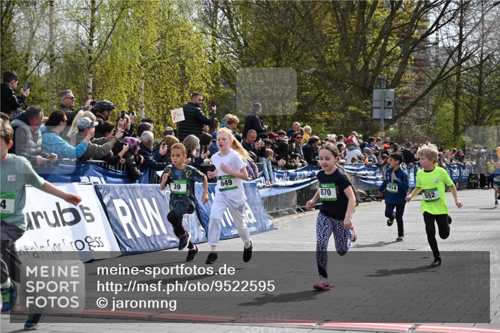 12.04.2026 - 45. Internationalen Wilhelmsburger Insellauf J. Mangold http://msf.ph/oto/9522595 12.04.2026 14:34:17 Ziel 676, 294, 870, 39, 649, 552, 1014 meine-sportfotos.de