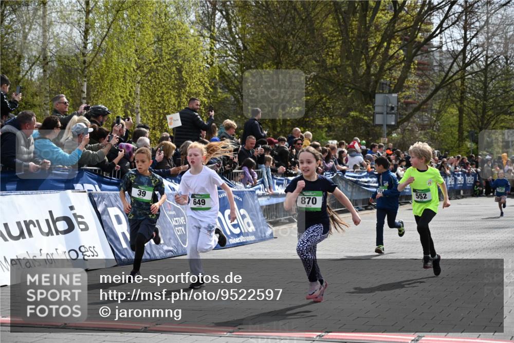 12.04.2026 - 45. Internationalen Wilhelmsburger Insellauf J. Mangold http://msf.ph/oto/9522597 12.04.2026 14:34:17 Ziel 676, 294, 870, 39, 649, 552, 1014 meine-sportfotos.de