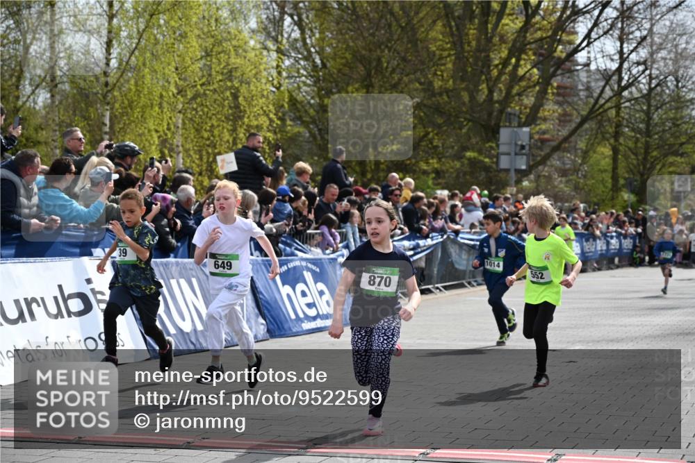 12.04.2026 - 45. Internationalen Wilhelmsburger Insellauf J. Mangold http://msf.ph/oto/9522599 12.04.2026 14:34:17 Ziel 676, 294, 870, 39, 649, 552, 1014 meine-sportfotos.de