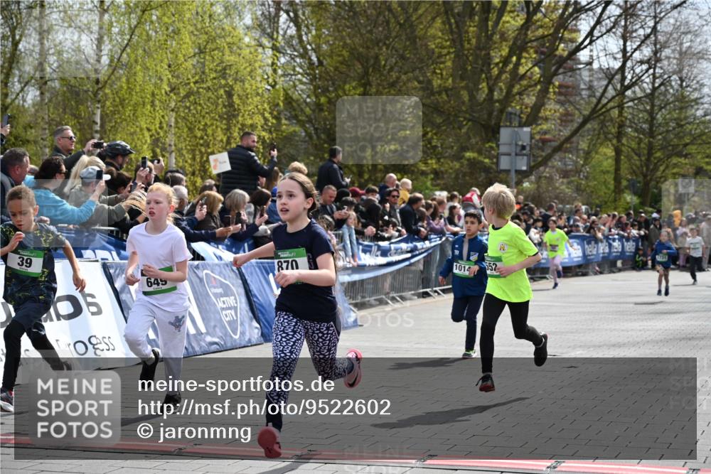 12.04.2026 - 45. Internationalen Wilhelmsburger Insellauf J. Mangold http://msf.ph/oto/9522602 12.04.2026 14:34:17 Ziel 676, 294, 870, 39, 649, 552, 1014 meine-sportfotos.de