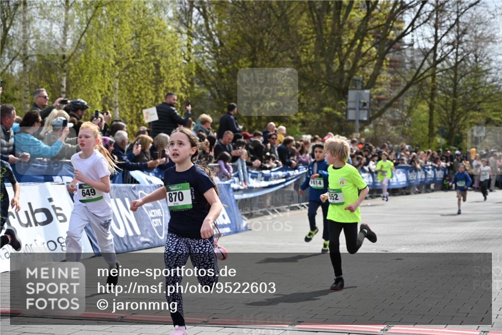 12.04.2026 - 45. Internationalen Wilhelmsburger Insellauf J. Mangold http://msf.ph/oto/9522603 12.04.2026 14:34:17 Ziel 676, 294, 870, 39, 649, 552, 1014 meine-sportfotos.de