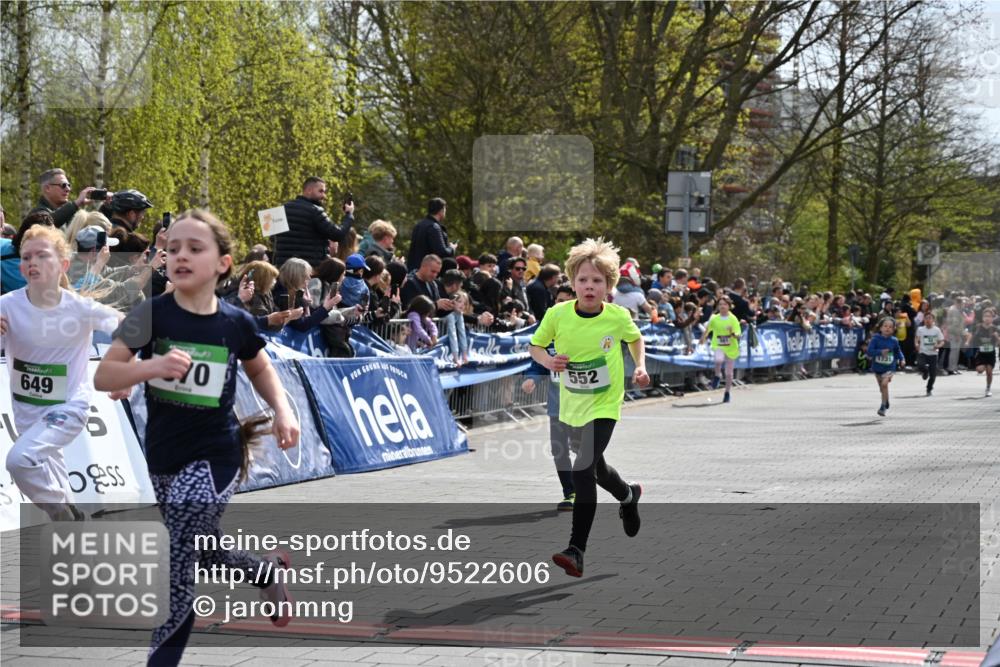 12.04.2026 - 45. Internationalen Wilhelmsburger Insellauf J. Mangold http://msf.ph/oto/9522606 12.04.2026 14:34:18 Ziel 294, 870, 39, 649, 552, 1014, 1731, 1722 meine-sportfotos.de