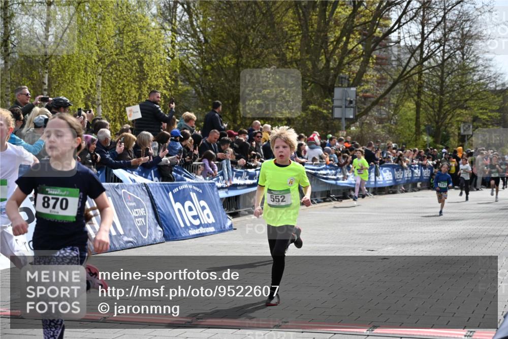 12.04.2026 - 45. Internationalen Wilhelmsburger Insellauf J. Mangold http://msf.ph/oto/9522607 12.04.2026 14:34:18 Ziel 294, 870, 39, 649, 552, 1014, 1731, 1722 meine-sportfotos.de
