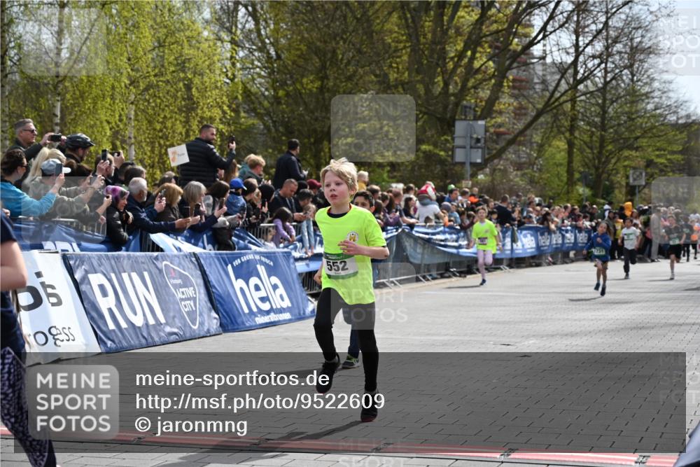 12.04.2026 - 45. Internationalen Wilhelmsburger Insellauf J. Mangold http://msf.ph/oto/9522609 12.04.2026 14:34:18 Ziel 294, 870, 39, 649, 552, 1014, 1731, 1722 meine-sportfotos.de