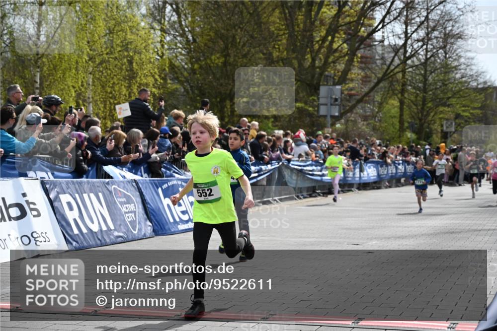 12.04.2026 - 45. Internationalen Wilhelmsburger Insellauf J. Mangold http://msf.ph/oto/9522611 12.04.2026 14:34:18 Ziel 294, 870, 39, 649, 552, 1014, 1731, 1722 meine-sportfotos.de