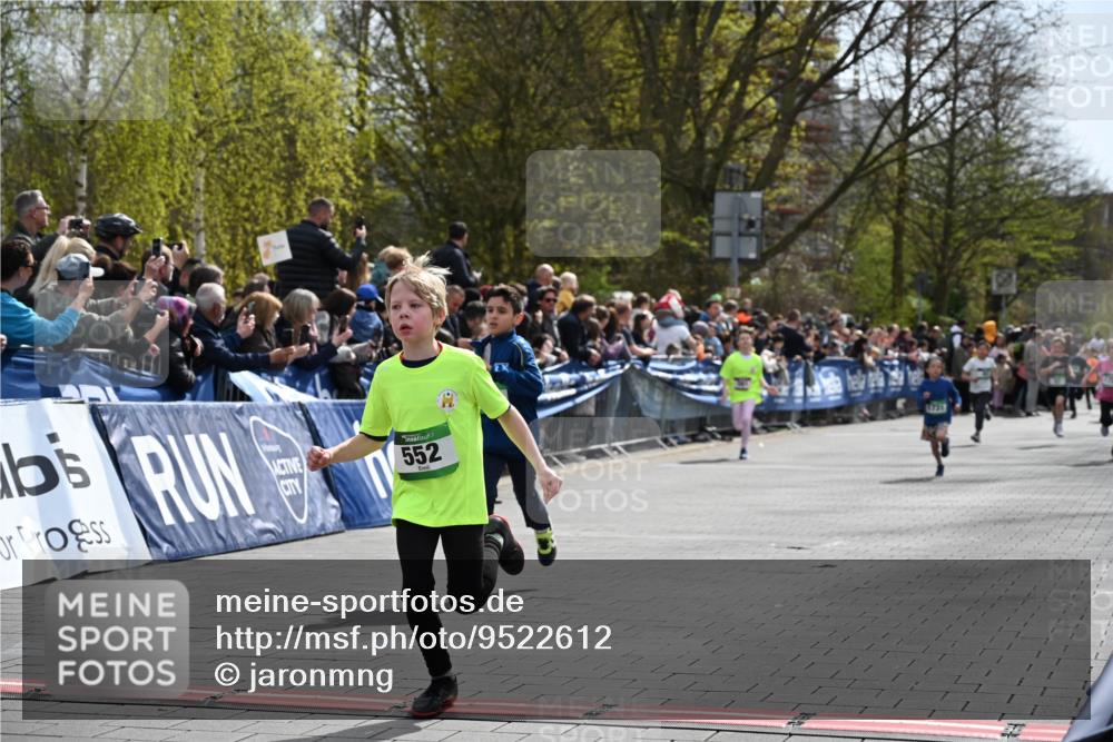 12.04.2026 - 45. Internationalen Wilhelmsburger Insellauf J. Mangold http://msf.ph/oto/9522612 12.04.2026 14:34:18 Ziel 294, 870, 39, 649, 552, 1014, 1731, 1722 meine-sportfotos.de