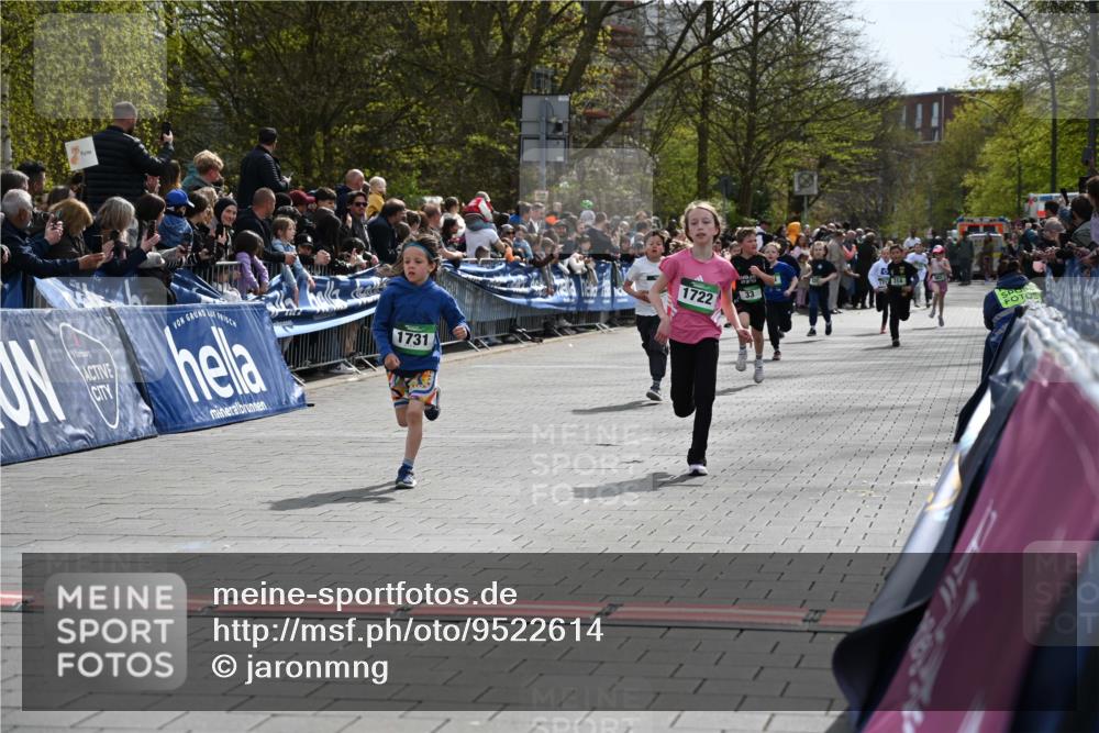 12.04.2026 - 45. Internationalen Wilhelmsburger Insellauf J. Mangold http://msf.ph/oto/9522614 12.04.2026 14:34:21 Ziel 870, 39, 649, 552, 1014, 1731, 1722, 32, 33 meine-sportfotos.de