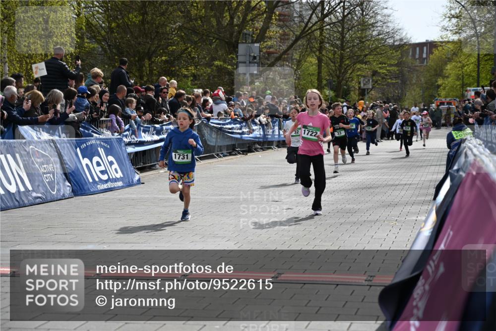 12.04.2026 - 45. Internationalen Wilhelmsburger Insellauf J. Mangold http://msf.ph/oto/9522615 12.04.2026 14:34:21 Ziel 870, 39, 649, 552, 1014, 1731, 1722, 32, 33 meine-sportfotos.de