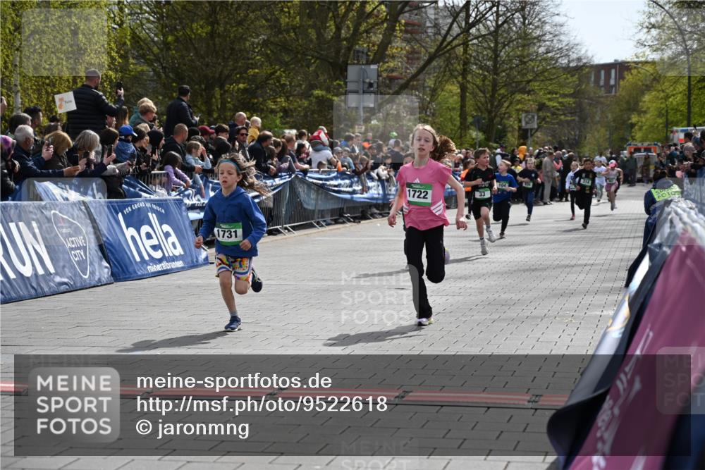 12.04.2026 - 45. Internationalen Wilhelmsburger Insellauf J. Mangold http://msf.ph/oto/9522618 12.04.2026 14:34:22 Ziel 552, 1014, 1731, 1722, 32, 33, 104 meine-sportfotos.de