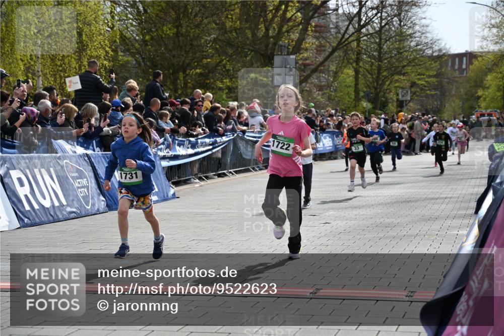 12.04.2026 - 45. Internationalen Wilhelmsburger Insellauf J. Mangold http://msf.ph/oto/9522623 12.04.2026 14:34:22 Ziel 552, 1014, 1731, 1722, 32, 33, 104 meine-sportfotos.de