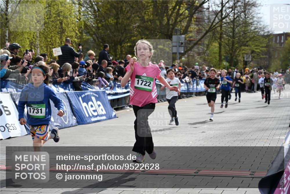 12.04.2026 - 45. Internationalen Wilhelmsburger Insellauf J. Mangold http://msf.ph/oto/9522628 12.04.2026 14:34:22 Ziel 552, 1014, 1731, 1722, 32, 33, 104 meine-sportfotos.de