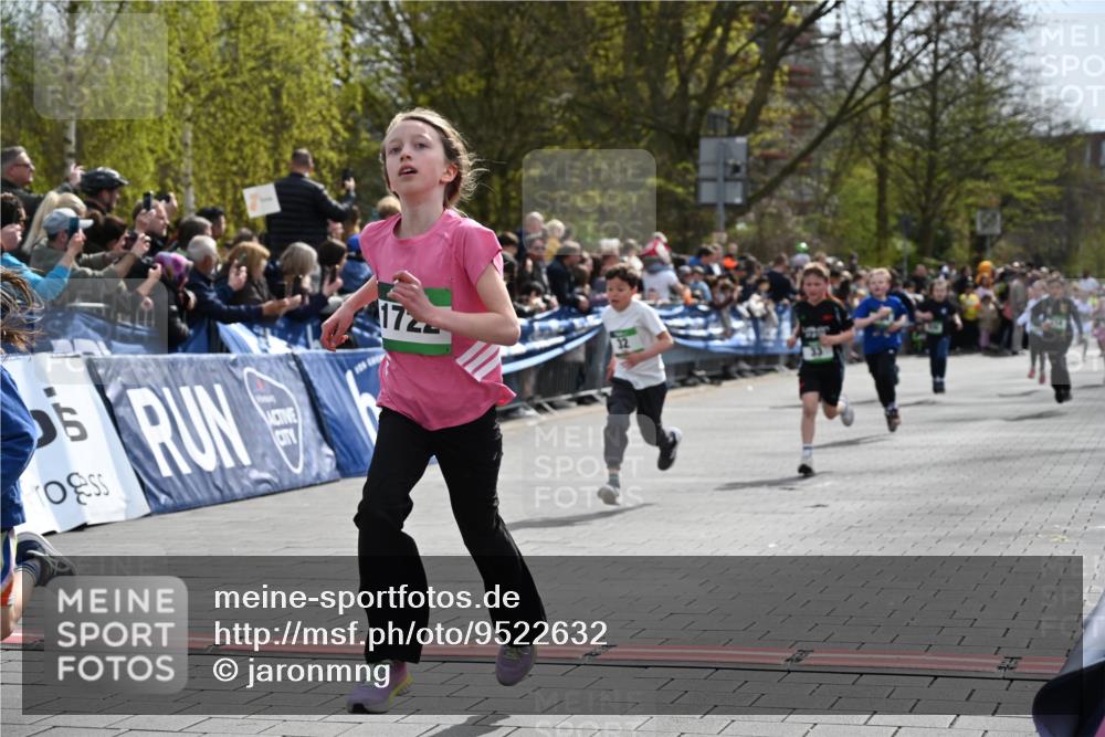 12.04.2026 - 45. Internationalen Wilhelmsburger Insellauf J. Mangold http://msf.ph/oto/9522632 12.04.2026 14:34:23 Ziel 1014, 1731, 1722, 32, 33, 104, 314, 1718 meine-sportfotos.de