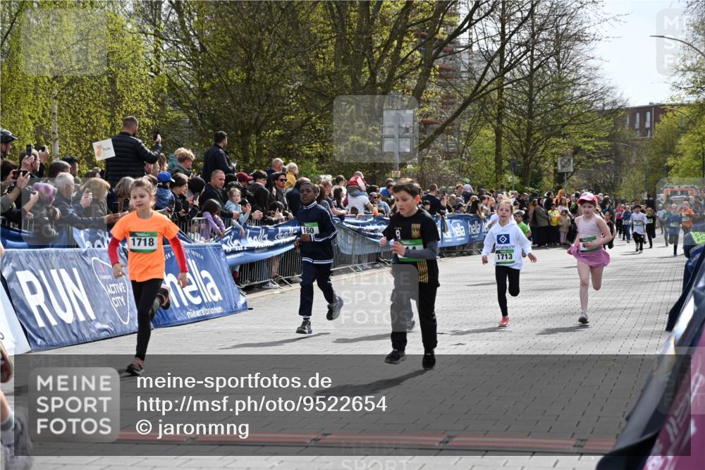 12.04.2026 - 45. Internationalen Wilhelmsburger Insellauf J. Mangold http://msf.ph/oto/9522654 12.04.2026 14:34:26 Ziel 1731, 1722, 32, 33, 104, 314, 1718, 160, 483, 839, 1713, 1723 meine-sportfotos.de