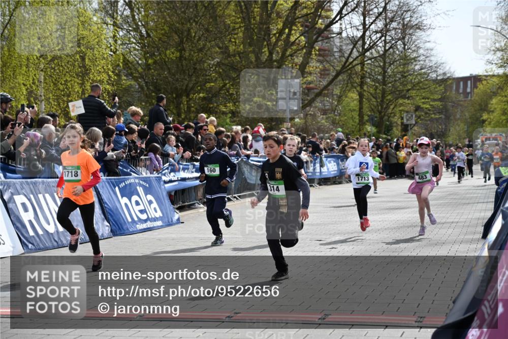 12.04.2026 - 45. Internationalen Wilhelmsburger Insellauf J. Mangold http://msf.ph/oto/9522656 12.04.2026 14:34:26 Ziel 1731, 1722, 32, 33, 104, 314, 1718, 160, 483, 839, 1713, 1723 meine-sportfotos.de