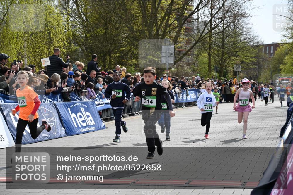 12.04.2026 - 45. Internationalen Wilhelmsburger Insellauf J. Mangold http://msf.ph/oto/9522658 12.04.2026 14:34:27 Ziel 32, 33, 104, 314, 1718, 160, 483, 839, 1713, 1723, 1730 meine-sportfotos.de