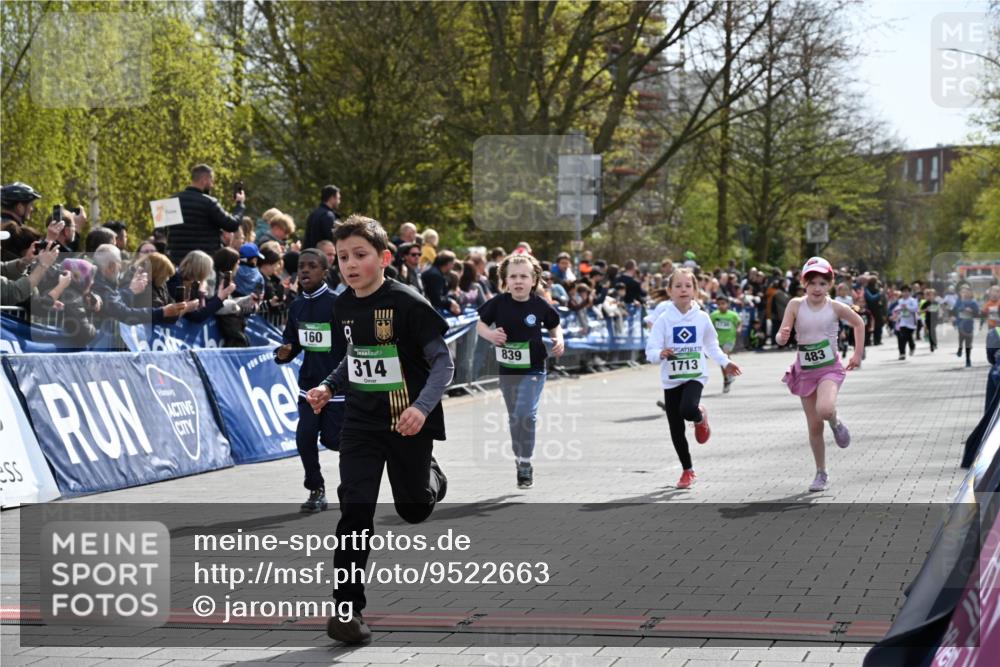 12.04.2026 - 45. Internationalen Wilhelmsburger Insellauf J. Mangold http://msf.ph/oto/9522663 12.04.2026 14:34:27 Ziel 32, 33, 104, 314, 1718, 160, 483, 839, 1713, 1723, 1730 meine-sportfotos.de