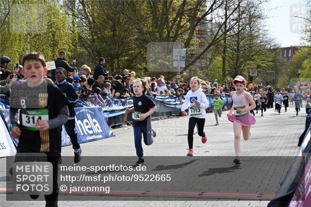 12.04.2026 - 45. Internationalen Wilhelmsburger Insellauf J. Mangold http://msf.ph/oto/9522665 12.04.2026 14:34:27 Ziel 32, 33, 104, 314, 1718, 160, 483, 839, 1713, 1723, 1730 meine-sportfotos.de