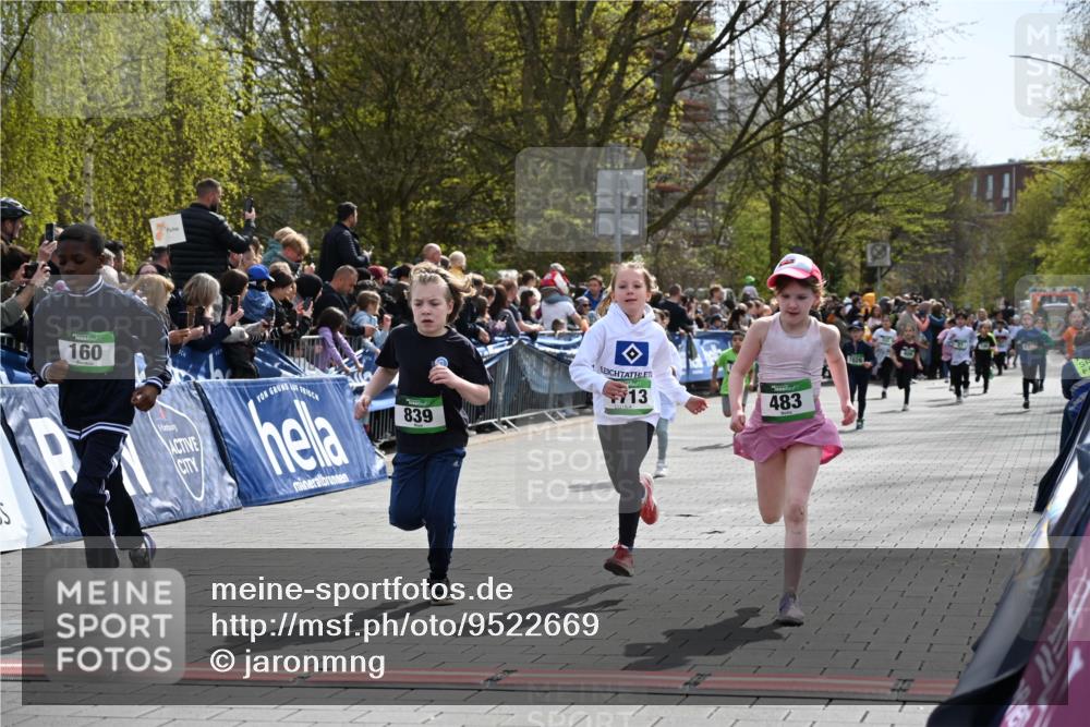 12.04.2026 - 45. Internationalen Wilhelmsburger Insellauf J. Mangold http://msf.ph/oto/9522669 12.04.2026 14:34:28 Ziel 32, 33, 104, 314, 1718, 160, 483, 839, 1713, 1723, 1730 meine-sportfotos.de
