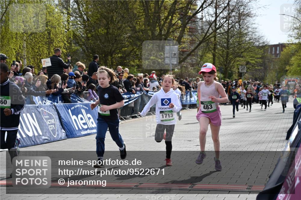 12.04.2026 - 45. Internationalen Wilhelmsburger Insellauf J. Mangold http://msf.ph/oto/9522671 12.04.2026 14:34:28 Ziel 32, 33, 104, 314, 1718, 160, 483, 839, 1713, 1723, 1730 meine-sportfotos.de