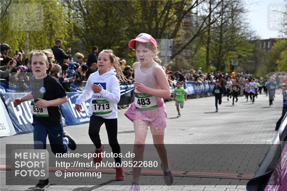 12.04.2026 - 45. Internationalen Wilhelmsburger Insellauf J. Mangold http://msf.ph/oto/9522680 12.04.2026 14:34:29 Ziel 33, 104, 314, 1718, 160, 483, 839, 1713, 1723, 1730, 115, 1026 meine-sportfotos.de