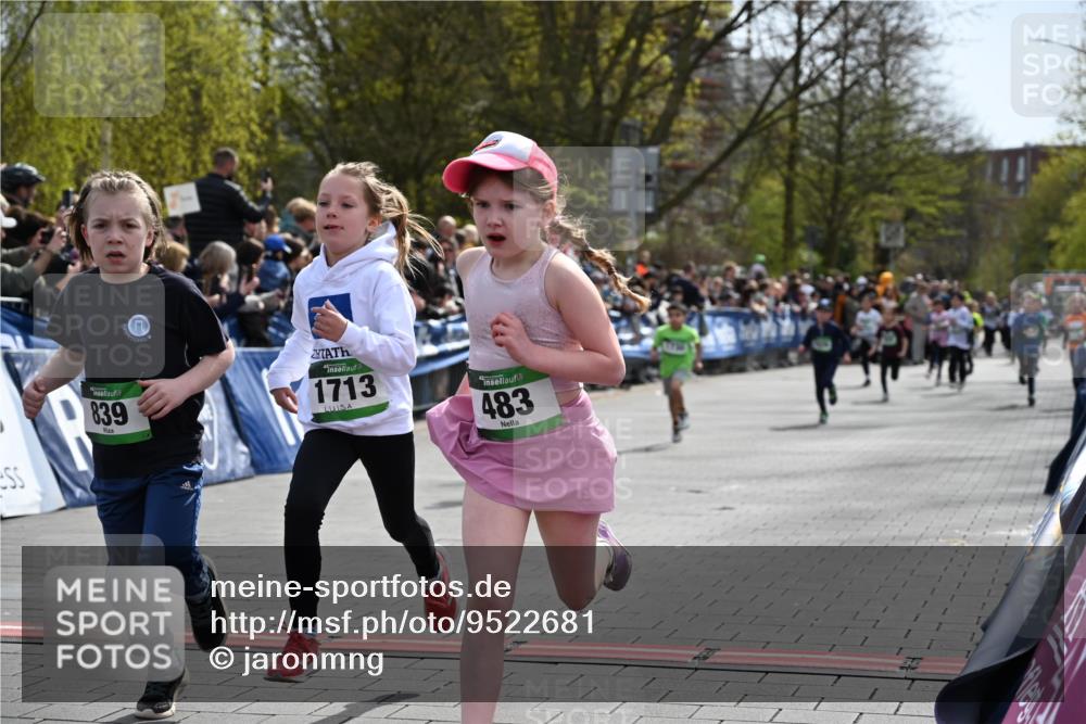 12.04.2026 - 45. Internationalen Wilhelmsburger Insellauf J. Mangold http://msf.ph/oto/9522681 12.04.2026 14:34:29 Ziel 33, 104, 314, 1718, 160, 483, 839, 1713, 1723, 1730, 115, 1026 meine-sportfotos.de