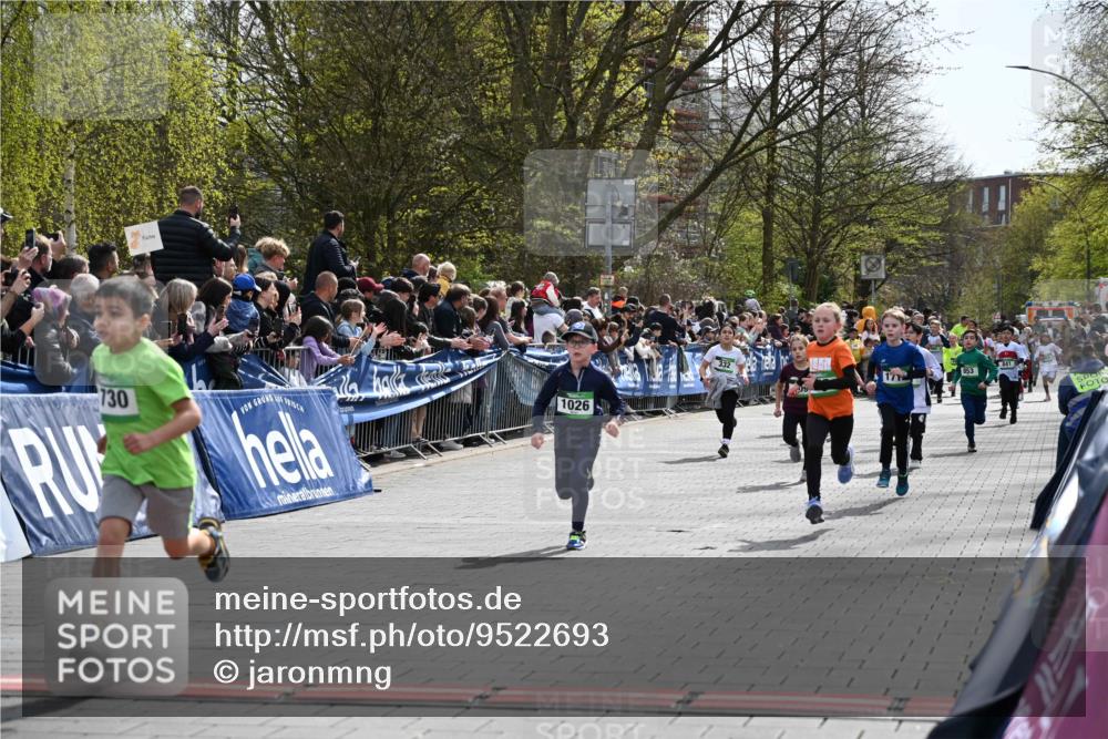 12.04.2026 - 45. Internationalen Wilhelmsburger Insellauf J. Mangold http://msf.ph/oto/9522693 12.04.2026 14:34:32 Ziel 160, 483, 839, 1713, 1723, 1730, 115, 1026, 1712, 809, 27, 332, 305, 853, 28 meine-sportfotos.de