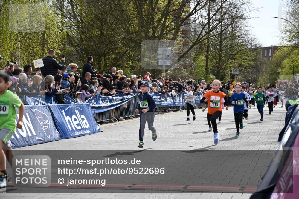 12.04.2026 - 45. Internationalen Wilhelmsburger Insellauf J. Mangold http://msf.ph/oto/9522696 12.04.2026 14:34:32 Ziel 160, 483, 839, 1713, 1723, 1730, 115, 1026, 1712, 809, 27, 332, 305, 853, 28 meine-sportfotos.de