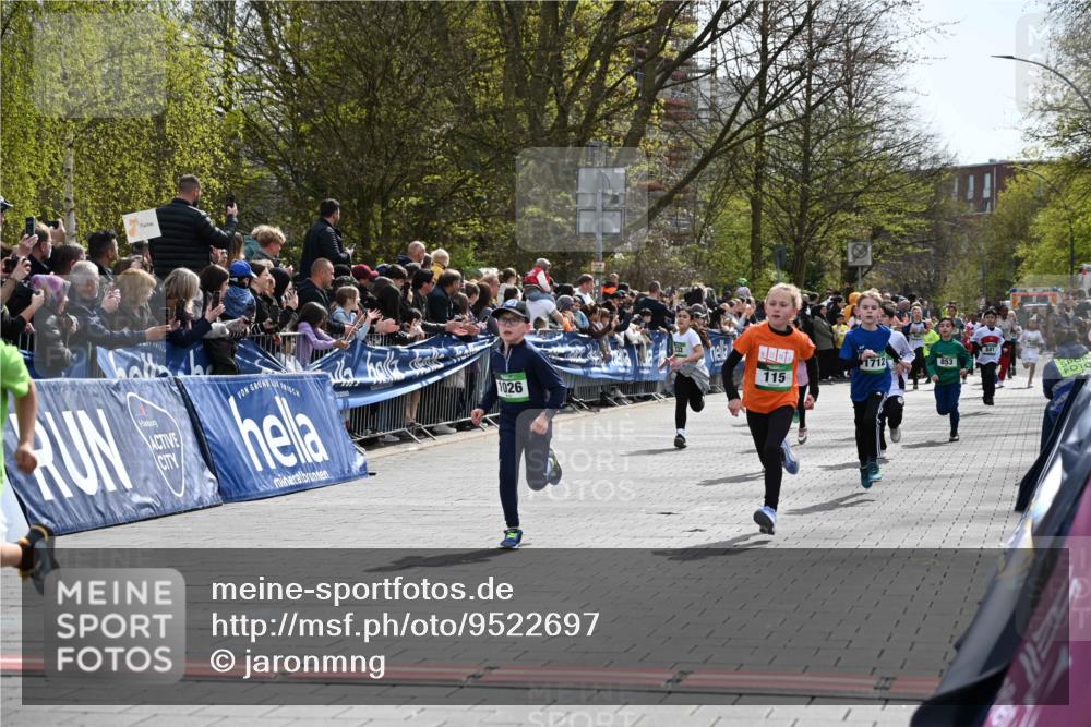 12.04.2026 - 45. Internationalen Wilhelmsburger Insellauf J. Mangold http://msf.ph/oto/9522697 12.04.2026 14:34:32 Ziel 160, 483, 839, 1713, 1723, 1730, 115, 1026, 1712, 809, 27, 332, 305, 853, 28 meine-sportfotos.de