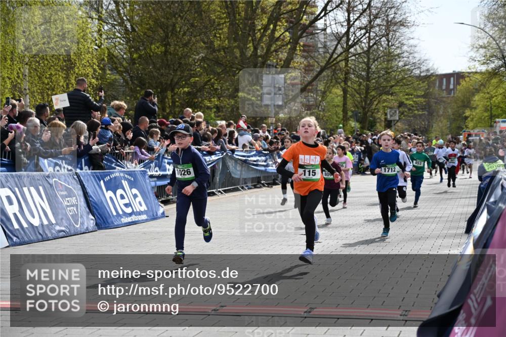 12.04.2026 - 45. Internationalen Wilhelmsburger Insellauf J. Mangold http://msf.ph/oto/9522700 12.04.2026 14:34:33 Ziel 1723, 1730, 115, 1026, 1712, 809, 27, 332, 305, 853, 28, 146, 841 meine-sportfotos.de