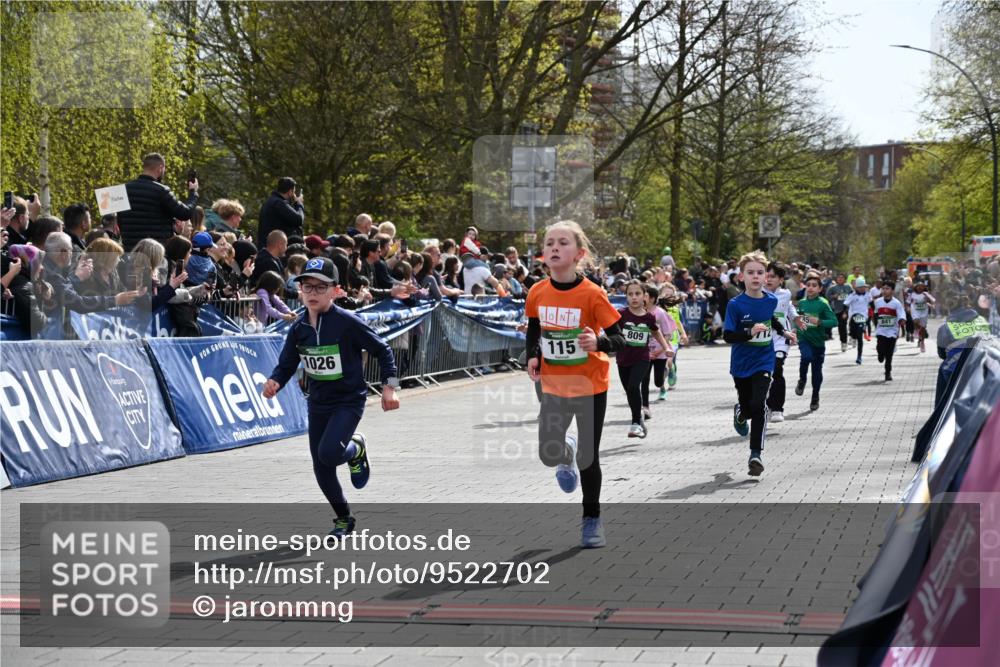 12.04.2026 - 45. Internationalen Wilhelmsburger Insellauf J. Mangold http://msf.ph/oto/9522702 12.04.2026 14:34:33 Ziel 1723, 1730, 115, 1026, 1712, 809, 27, 332, 305, 853, 28, 146, 841 meine-sportfotos.de