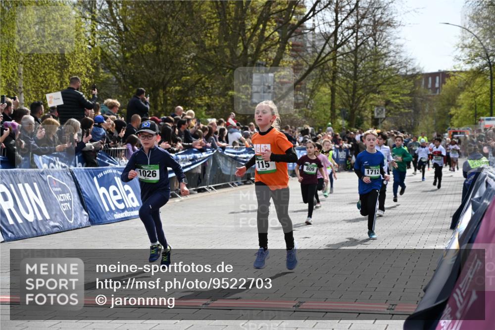 12.04.2026 - 45. Internationalen Wilhelmsburger Insellauf J. Mangold http://msf.ph/oto/9522703 12.04.2026 14:34:33 Ziel 1723, 1730, 115, 1026, 1712, 809, 27, 332, 305, 853, 28, 146, 841 meine-sportfotos.de