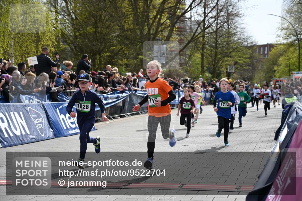 12.04.2026 - 45. Internationalen Wilhelmsburger Insellauf J. Mangold http://msf.ph/oto/9522704 12.04.2026 14:34:33 Ziel 1723, 1730, 115, 1026, 1712, 809, 27, 332, 305, 853, 28, 146, 841 meine-sportfotos.de