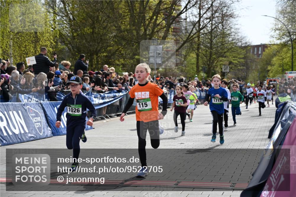 12.04.2026 - 45. Internationalen Wilhelmsburger Insellauf J. Mangold http://msf.ph/oto/9522705 12.04.2026 14:34:33 Ziel 1723, 1730, 115, 1026, 1712, 809, 27, 332, 305, 853, 28, 146, 841 meine-sportfotos.de