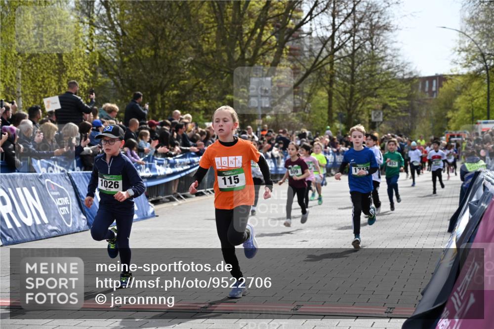 12.04.2026 - 45. Internationalen Wilhelmsburger Insellauf J. Mangold http://msf.ph/oto/9522706 12.04.2026 14:34:33 Ziel 1723, 1730, 115, 1026, 1712, 809, 27, 332, 305, 853, 28, 146, 841 meine-sportfotos.de