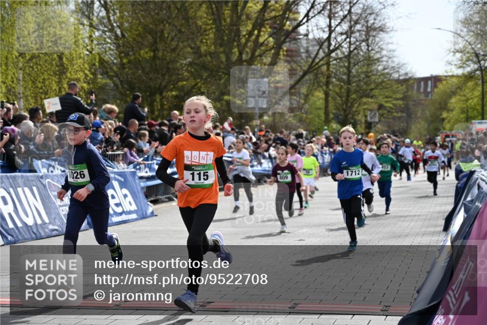 12.04.2026 - 45. Internationalen Wilhelmsburger Insellauf J. Mangold http://msf.ph/oto/9522708 12.04.2026 14:34:33 Ziel 1723, 1730, 115, 1026, 1712, 809, 27, 332, 305, 853, 28, 146, 841 meine-sportfotos.de