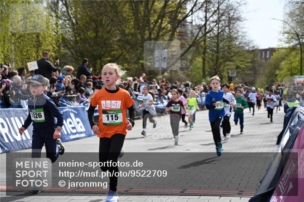 12.04.2026 - 45. Internationalen Wilhelmsburger Insellauf J. Mangold http://msf.ph/oto/9522709 12.04.2026 14:34:33 Ziel 1723, 1730, 115, 1026, 1712, 809, 27, 332, 305, 853, 28, 146, 841 meine-sportfotos.de