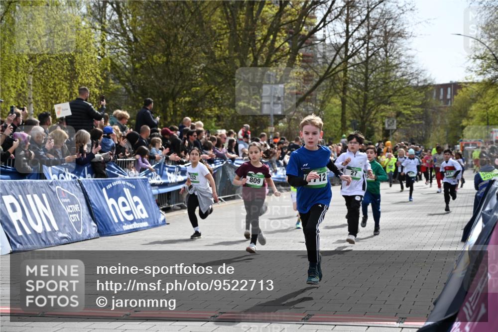 12.04.2026 - 45. Internationalen Wilhelmsburger Insellauf J. Mangold http://msf.ph/oto/9522713 12.04.2026 14:34:34 Ziel 1723, 1730, 115, 1026, 1712, 809, 27, 332, 305, 853, 28, 146, 841, 1076, 1711 meine-sportfotos.de