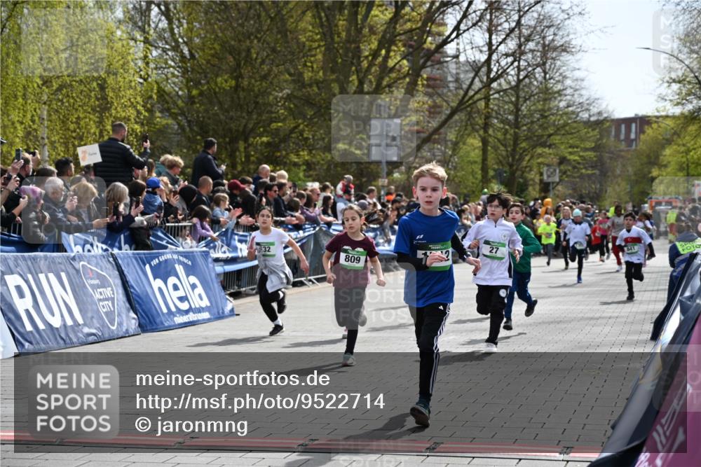 12.04.2026 - 45. Internationalen Wilhelmsburger Insellauf J. Mangold http://msf.ph/oto/9522714 12.04.2026 14:34:34 Ziel 1723, 1730, 115, 1026, 1712, 809, 27, 332, 305, 853, 28, 146, 841, 1076, 1711 meine-sportfotos.de