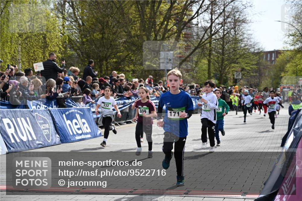 12.04.2026 - 45. Internationalen Wilhelmsburger Insellauf J. Mangold http://msf.ph/oto/9522716 12.04.2026 14:34:34 Ziel 1723, 1730, 115, 1026, 1712, 809, 27, 332, 305, 853, 28, 146, 841, 1076, 1711 meine-sportfotos.de