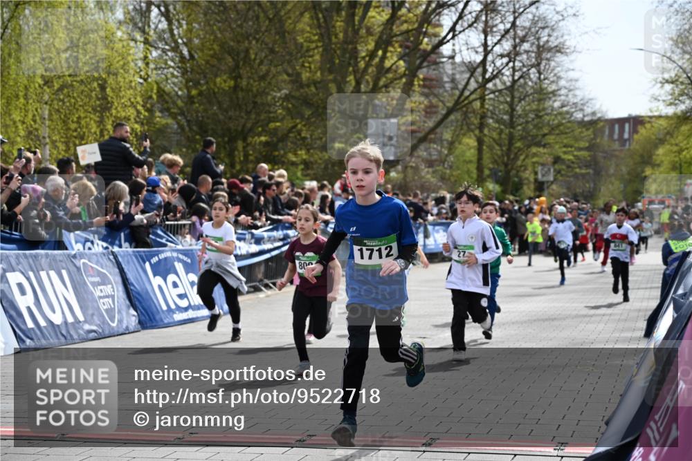 12.04.2026 - 45. Internationalen Wilhelmsburger Insellauf J. Mangold http://msf.ph/oto/9522718 12.04.2026 14:34:34 Ziel 1723, 1730, 115, 1026, 1712, 809, 27, 332, 305, 853, 28, 146, 841, 1076, 1711 meine-sportfotos.de