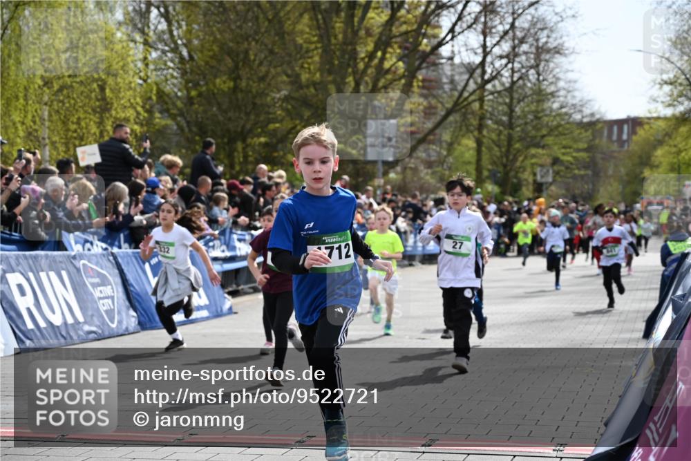 12.04.2026 - 45. Internationalen Wilhelmsburger Insellauf J. Mangold http://msf.ph/oto/9522721 12.04.2026 14:34:35 Ziel 1730, 115, 1026, 1712, 809, 27, 332, 305, 853, 28, 146, 841, 1076, 1711 meine-sportfotos.de