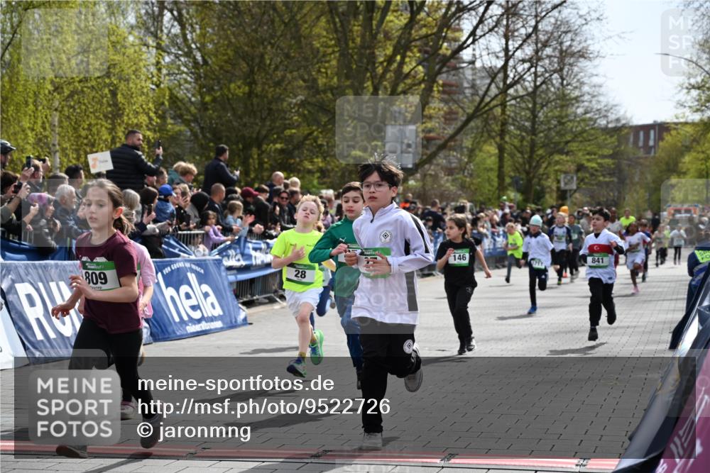 12.04.2026 - 45. Internationalen Wilhelmsburger Insellauf J. Mangold http://msf.ph/oto/9522726 12.04.2026 14:34:36 Ziel 115, 1026, 1712, 809, 27, 332, 305, 853, 28, 146, 841, 1076, 1711, 443 meine-sportfotos.de