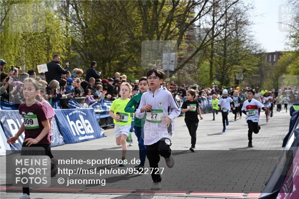 12.04.2026 - 45. Internationalen Wilhelmsburger Insellauf J. Mangold http://msf.ph/oto/9522727 12.04.2026 14:34:36 Ziel 115, 1026, 1712, 809, 27, 332, 305, 853, 28, 146, 841, 1076, 1711, 443 meine-sportfotos.de