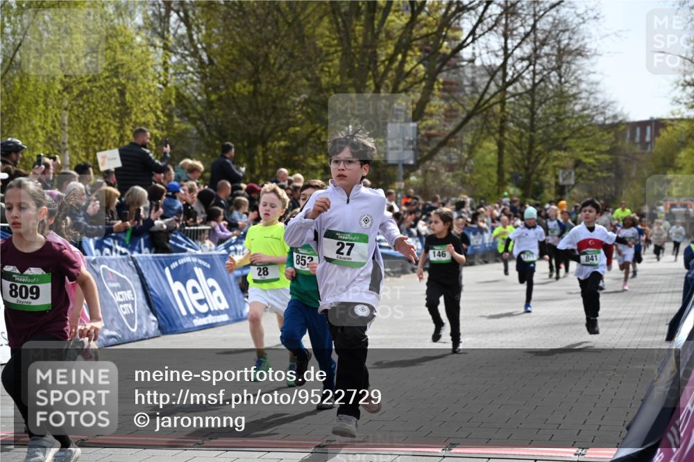 12.04.2026 - 45. Internationalen Wilhelmsburger Insellauf J. Mangold http://msf.ph/oto/9522729 12.04.2026 14:34:36 Ziel 115, 1026, 1712, 809, 27, 332, 305, 853, 28, 146, 841, 1076, 1711, 443 meine-sportfotos.de