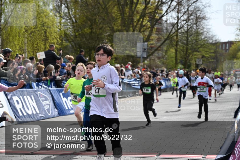 12.04.2026 - 45. Internationalen Wilhelmsburger Insellauf J. Mangold http://msf.ph/oto/9522732 12.04.2026 14:34:36 Ziel 115, 1026, 1712, 809, 27, 332, 305, 853, 28, 146, 841, 1076, 1711, 443 meine-sportfotos.de
