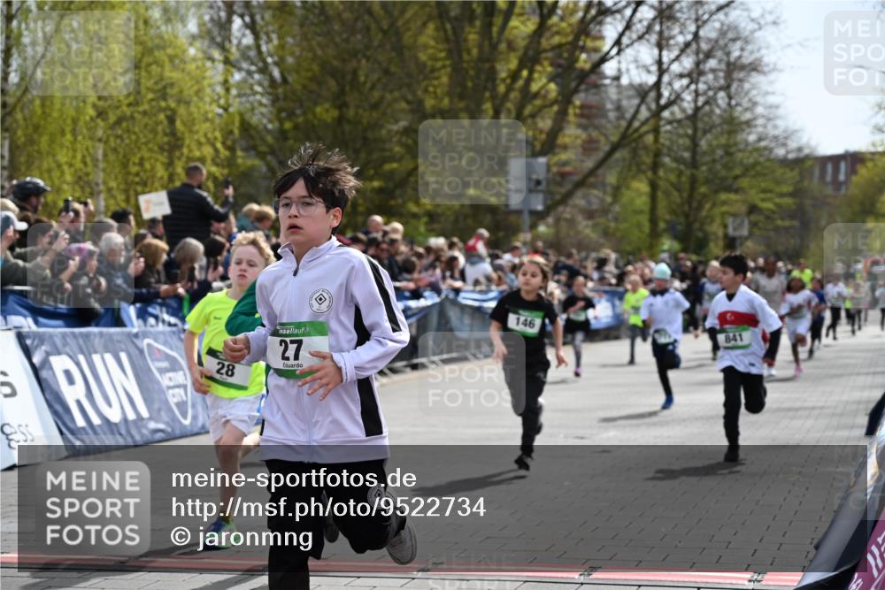 12.04.2026 - 45. Internationalen Wilhelmsburger Insellauf J. Mangold http://msf.ph/oto/9522734 12.04.2026 14:34:36 Ziel 115, 1026, 1712, 809, 27, 332, 305, 853, 28, 146, 841, 1076, 1711, 443 meine-sportfotos.de